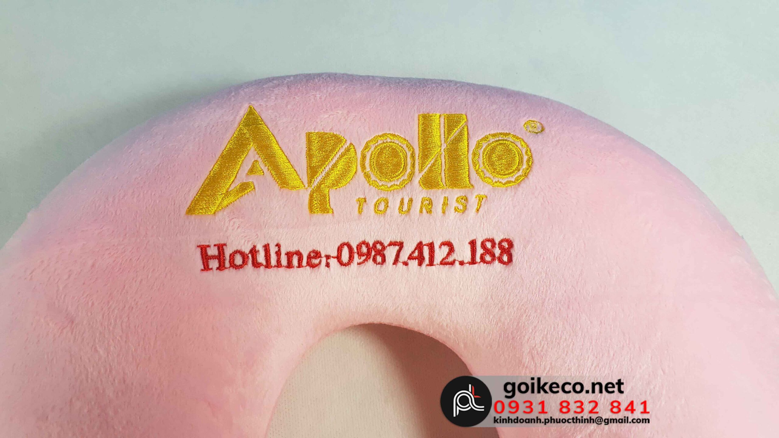 Số hotline công ty được thêu màu đỏ.